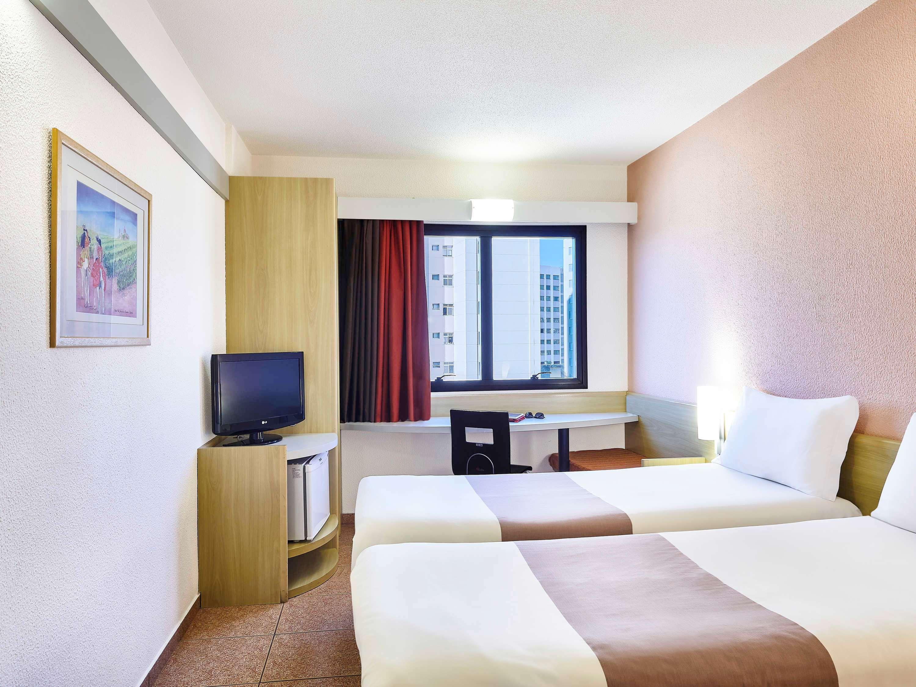 Ibis Taubate Hotel Exterior foto